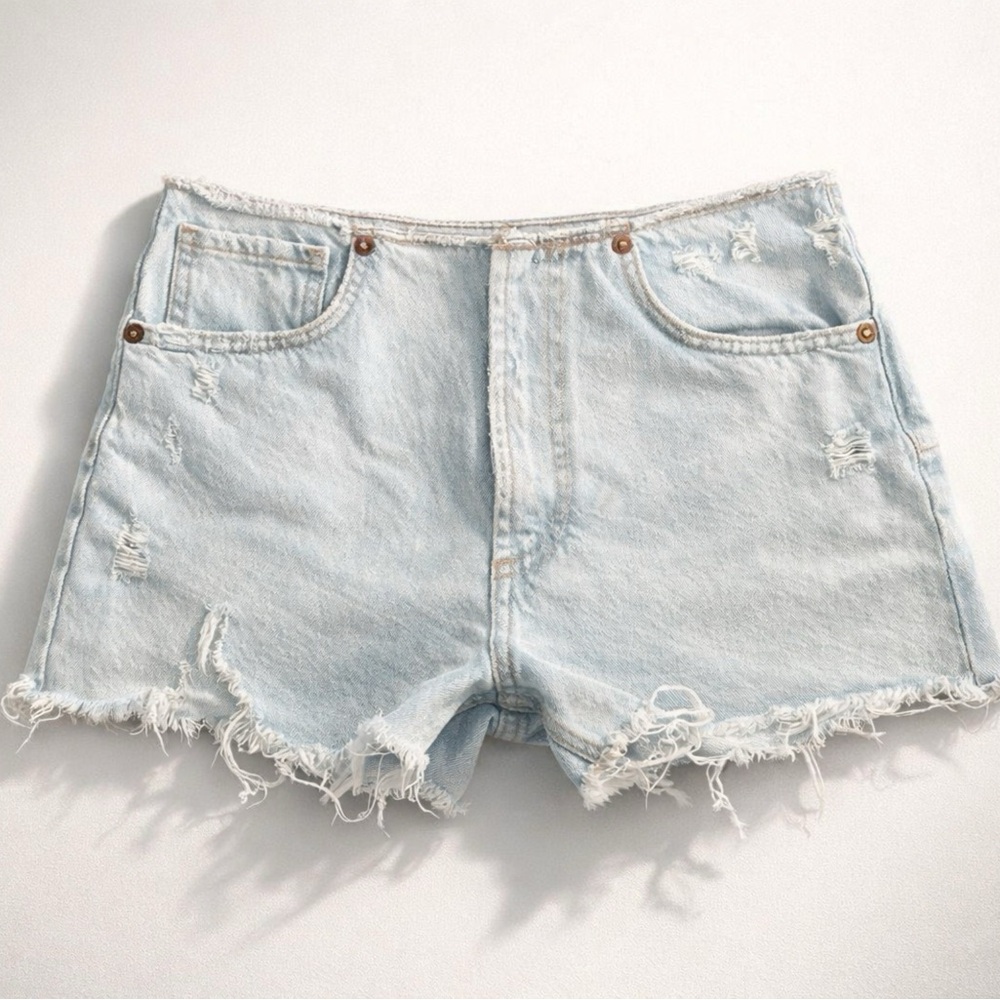 Zara Light Wash Distressed Hem Denim Shorts - Size 0